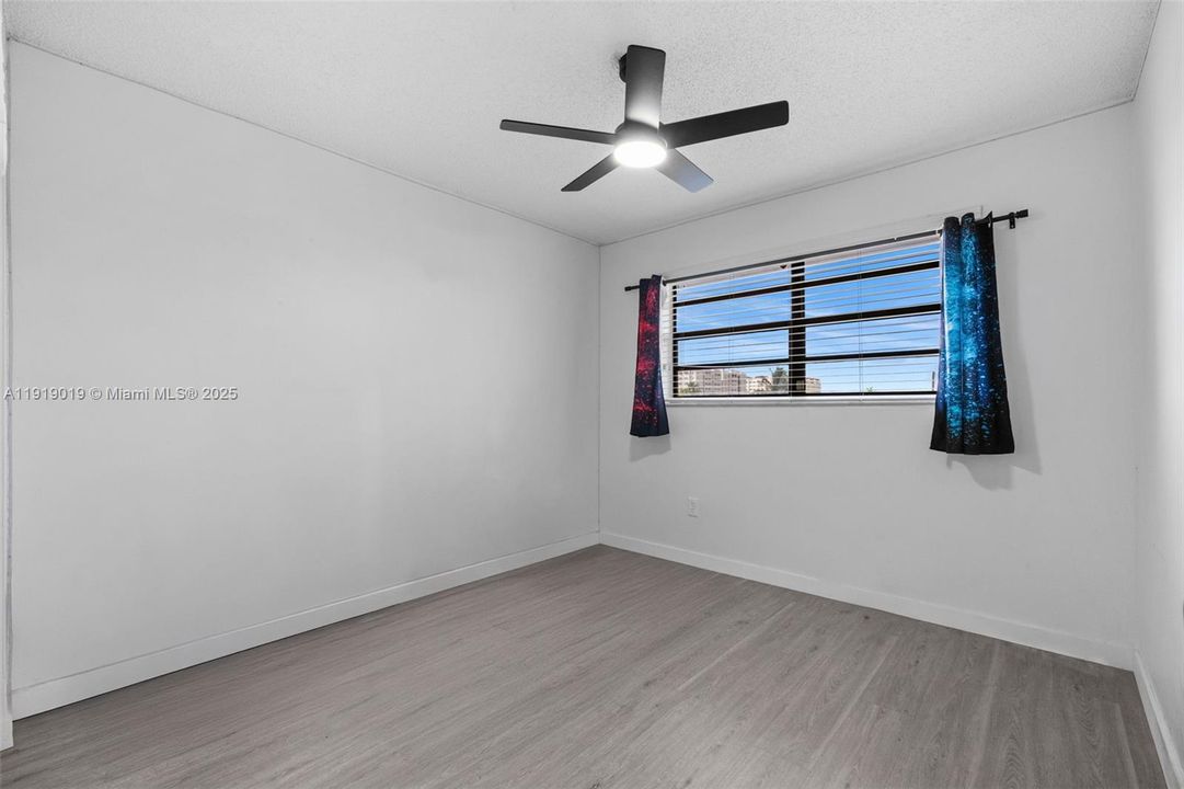 For Sale: $449,999 (3 beds, 2 baths, 1424 Square Feet)