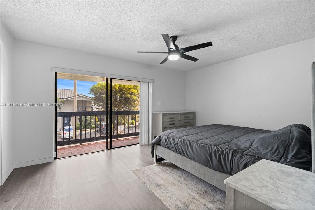 For Sale: $449,999 (3 beds, 2 baths, 1424 Square Feet)