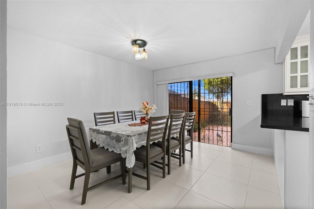 For Sale: $449,999 (3 beds, 2 baths, 1424 Square Feet)