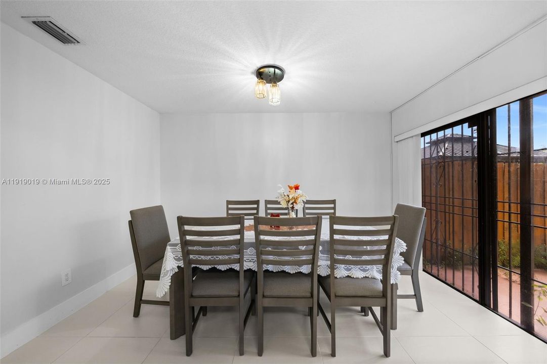 For Sale: $449,999 (3 beds, 2 baths, 1424 Square Feet)