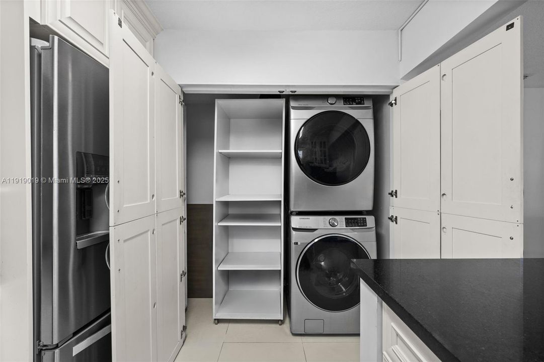 For Sale: $449,999 (3 beds, 2 baths, 1424 Square Feet)