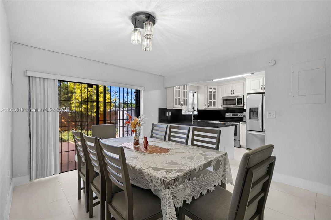 For Sale: $449,999 (3 beds, 2 baths, 1424 Square Feet)