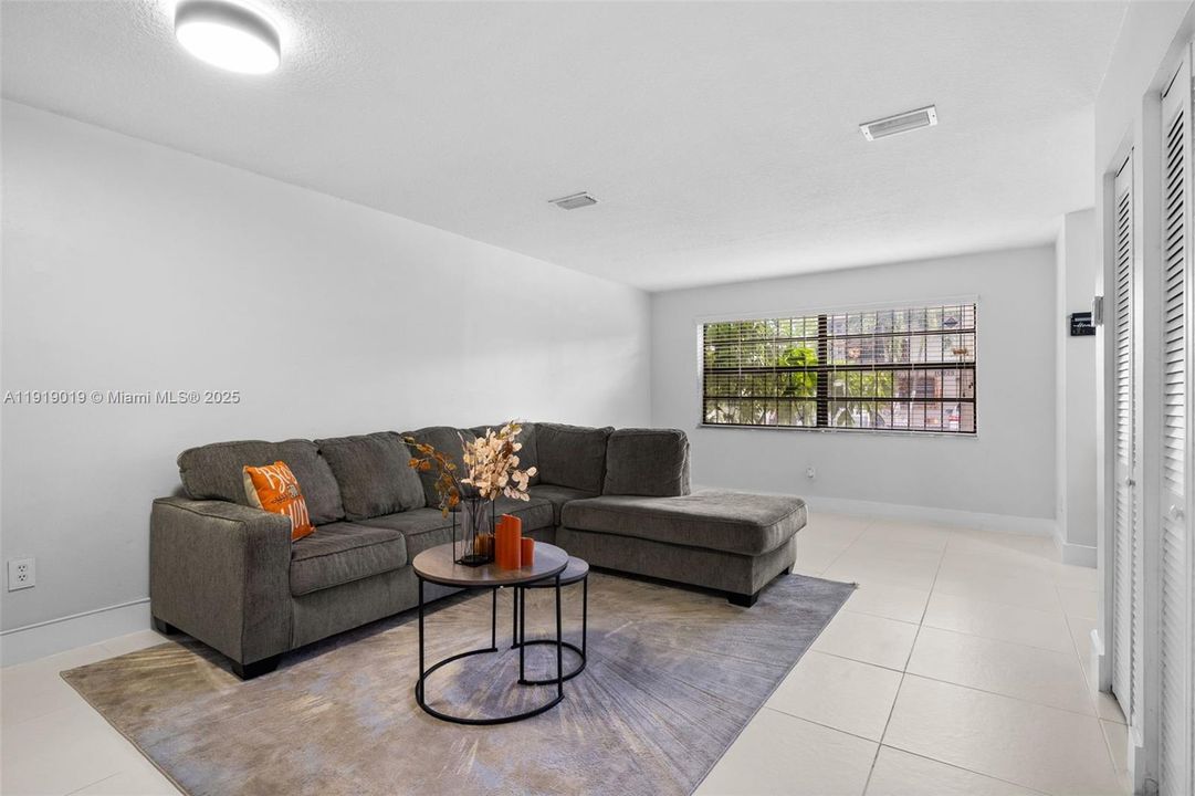 For Sale: $449,999 (3 beds, 2 baths, 1424 Square Feet)