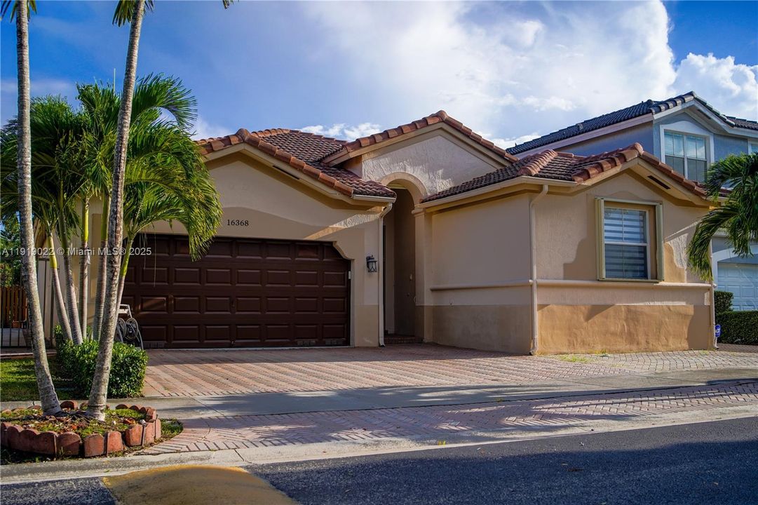 На продажу: $770,000 (4 спален, 2 ванн, 0 Квадратных фут)