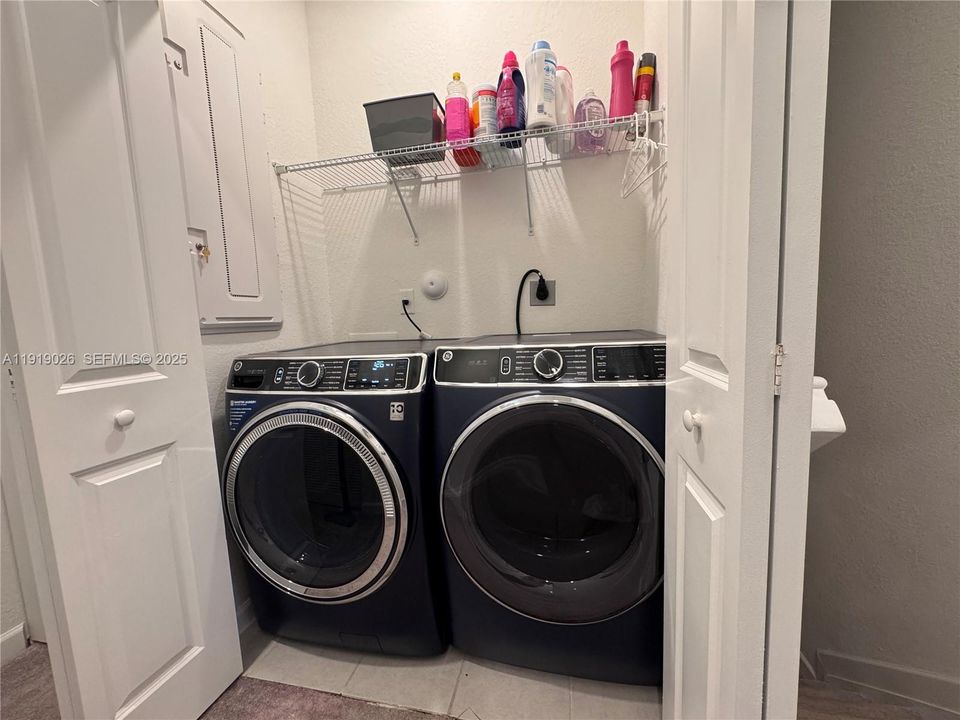 For Sale: $534,999 (3 beds, 2 baths, 1442 Square Feet)