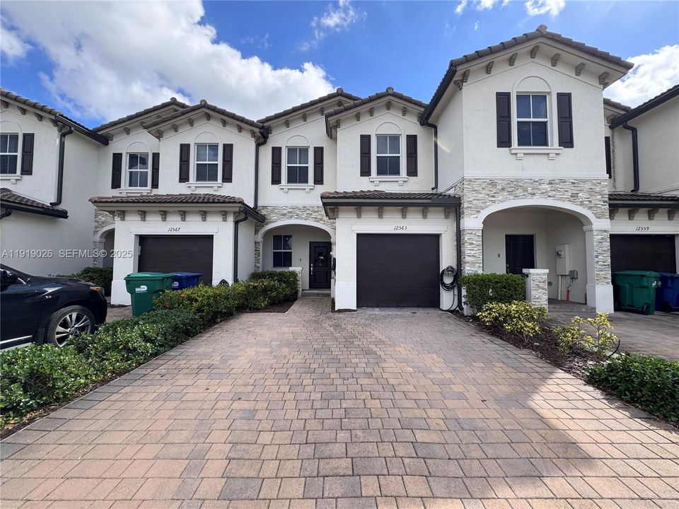 For Sale: $534,999 (3 beds, 2 baths, 1442 Square Feet)