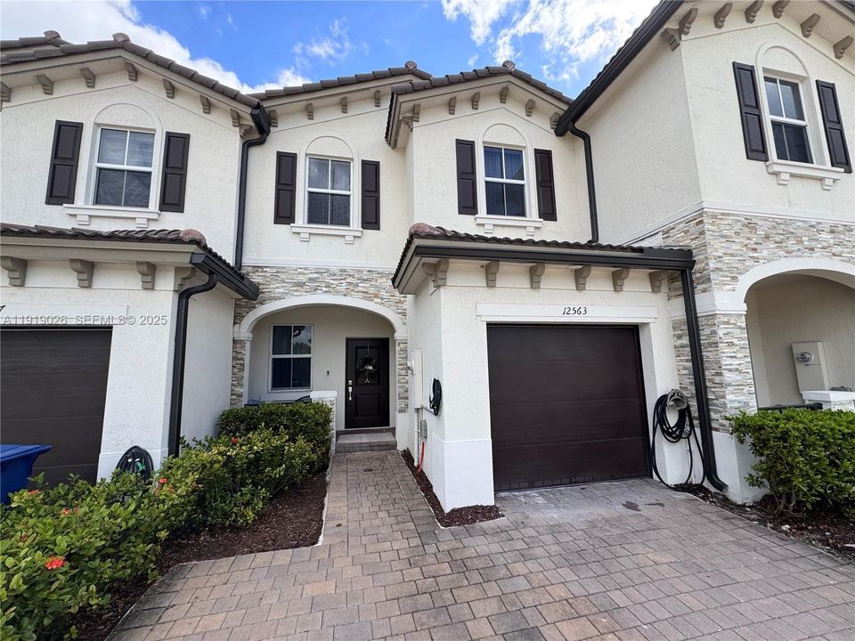 For Sale: $534,999 (3 beds, 2 baths, 1442 Square Feet)