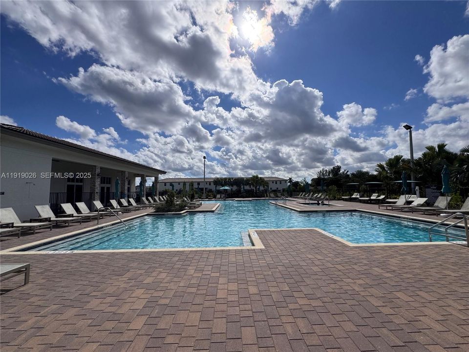 For Sale: $534,999 (3 beds, 2 baths, 1442 Square Feet)