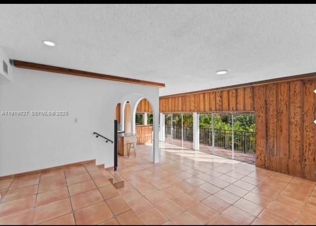 На продажу: $240,000 (2 спален, 2 ванн, 1200 Квадратных фут)