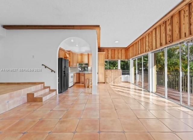 На продажу: $240,000 (2 спален, 2 ванн, 1200 Квадратных фут)