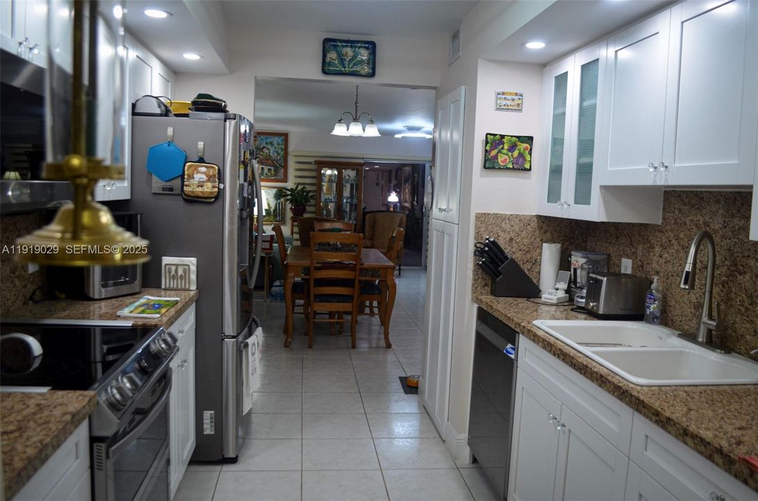 For Sale: $320,000 (2 beds, 2 baths, 1533 Square Feet)