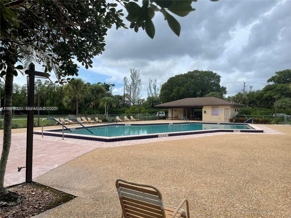 For Sale: $320,000 (2 beds, 2 baths, 1533 Square Feet)