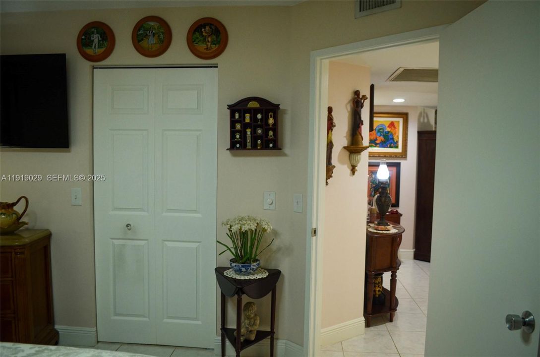 For Sale: $320,000 (2 beds, 2 baths, 1533 Square Feet)