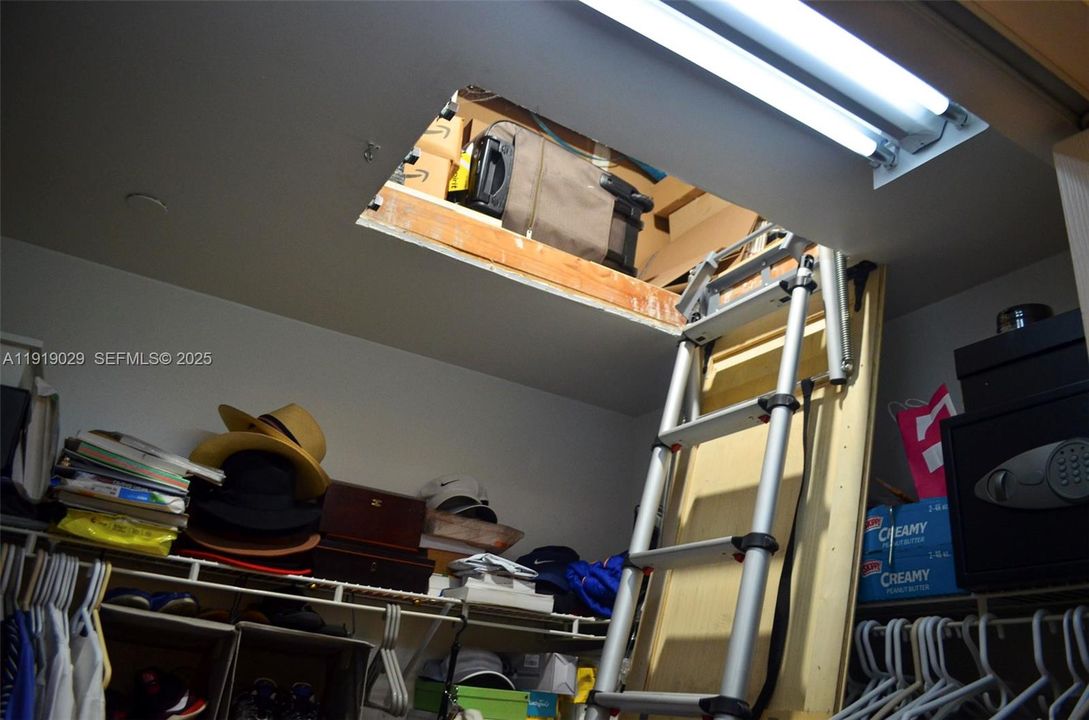 For Sale: $320,000 (2 beds, 2 baths, 1533 Square Feet)