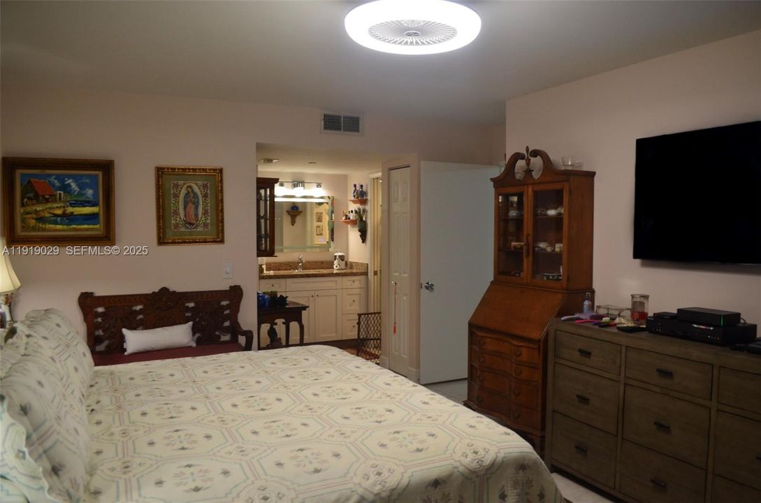 For Sale: $320,000 (2 beds, 2 baths, 1533 Square Feet)