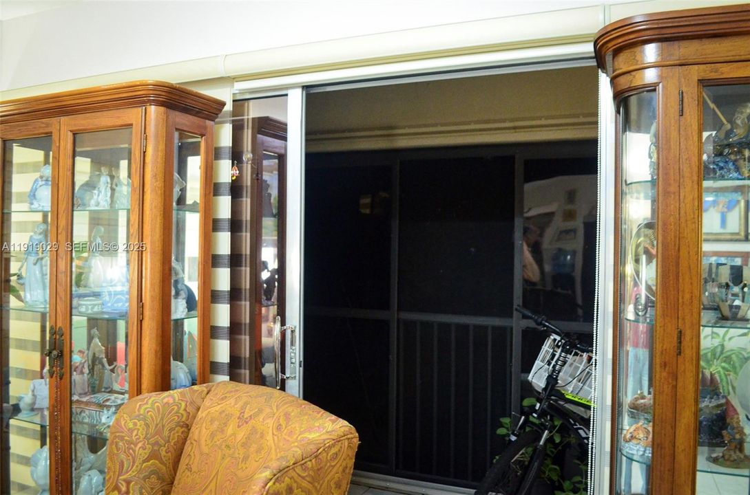 For Sale: $320,000 (2 beds, 2 baths, 1533 Square Feet)