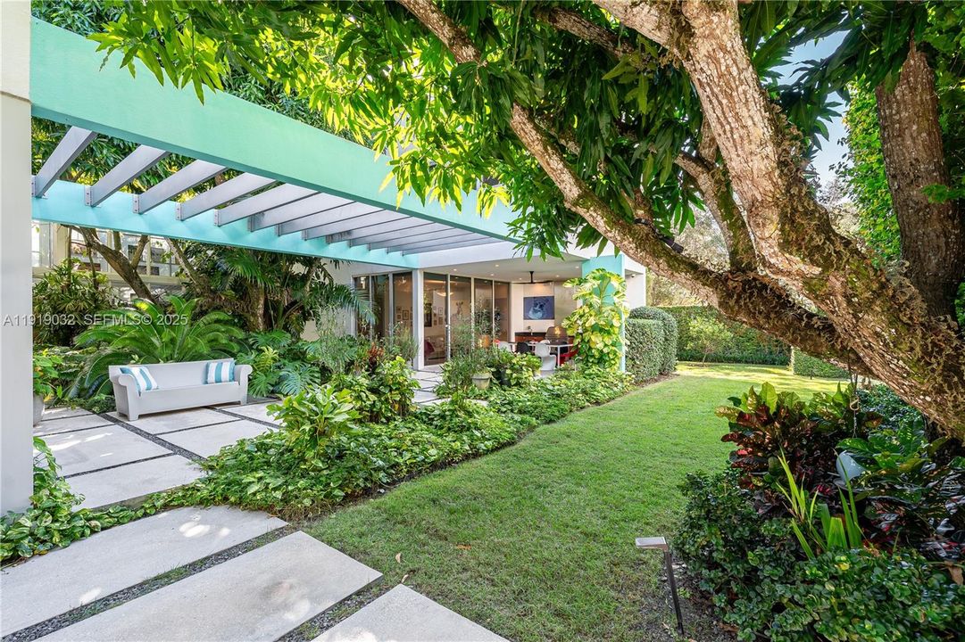 For Sale: $4,500,000 (6 beds, 5 baths, 4313 Square Feet)