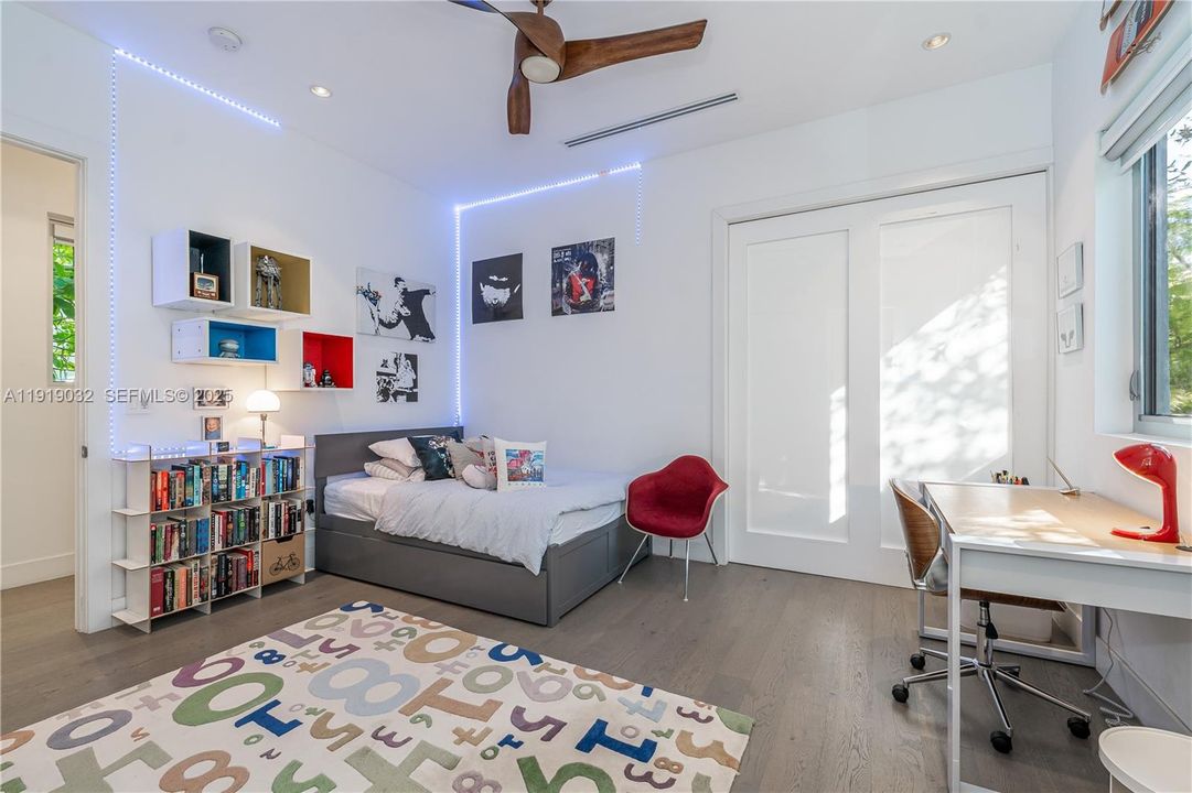 For Sale: $4,500,000 (6 beds, 5 baths, 4313 Square Feet)