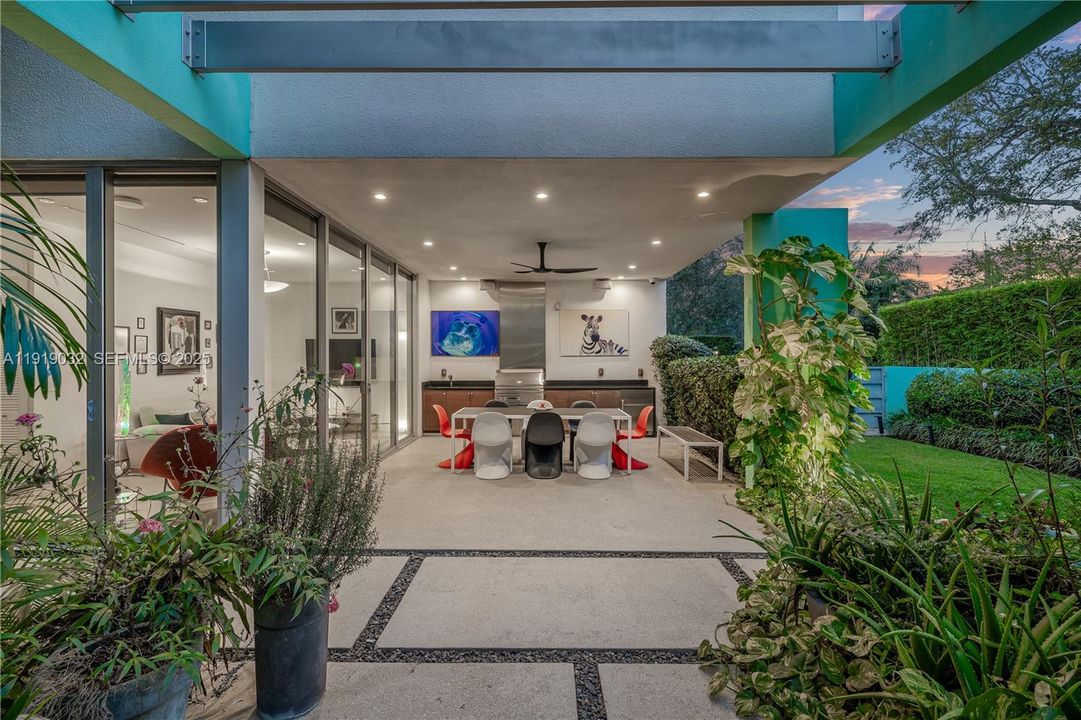 For Sale: $4,500,000 (6 beds, 5 baths, 4313 Square Feet)