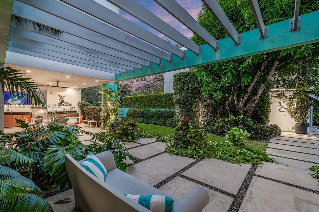 For Sale: $4,500,000 (6 beds, 5 baths, 4313 Square Feet)