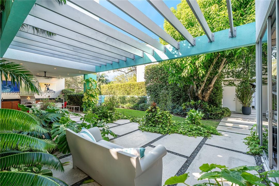 For Sale: $4,500,000 (6 beds, 5 baths, 4313 Square Feet)