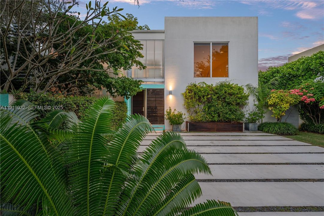 For Sale: $4,500,000 (6 beds, 5 baths, 4313 Square Feet)