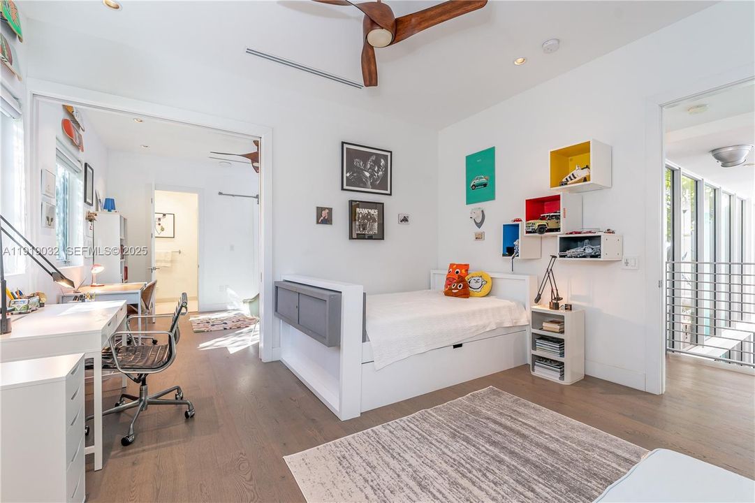 For Sale: $4,500,000 (6 beds, 5 baths, 4313 Square Feet)