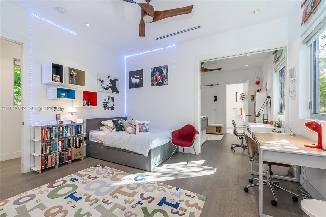 For Sale: $4,500,000 (6 beds, 5 baths, 4313 Square Feet)