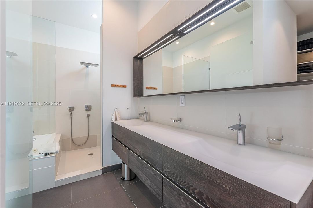 For Sale: $4,500,000 (6 beds, 5 baths, 4313 Square Feet)