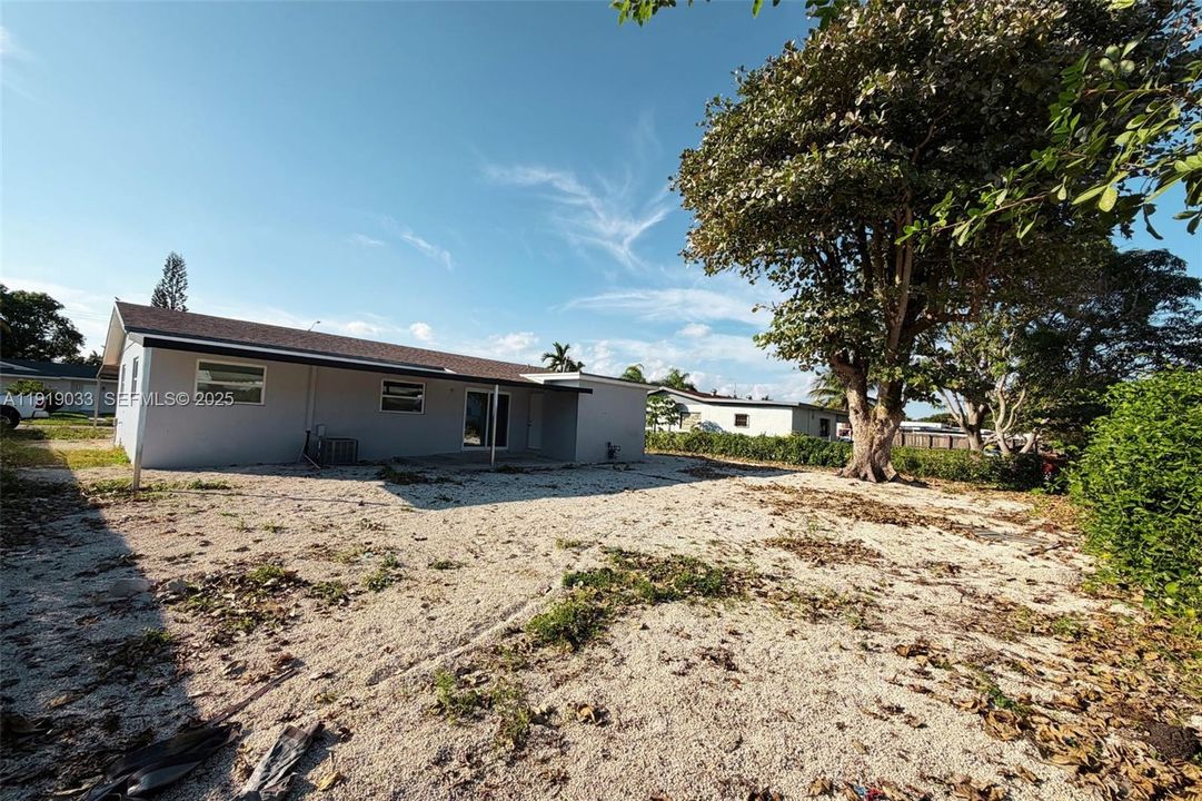 For Sale: $625,000 (4 beds, 2 baths, 1150 Square Feet)