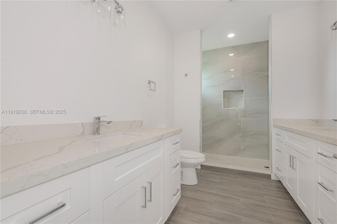 待售: $734,000 (3 贝兹, 2 浴室, 0 平方英尺)