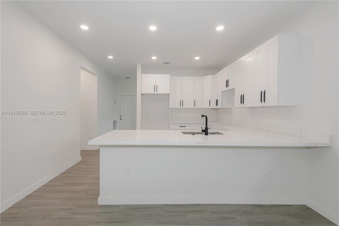 待售: $734,000 (3 贝兹, 2 浴室, 0 平方英尺)