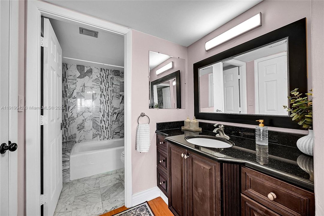 出租: $4,900 (2 贝兹, 2 浴室, 1320 平方英尺)