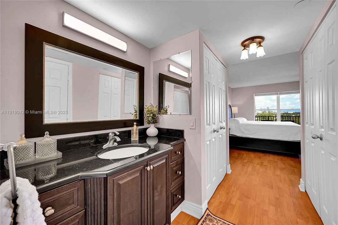 出租: $4,900 (2 贝兹, 2 浴室, 1320 平方英尺)