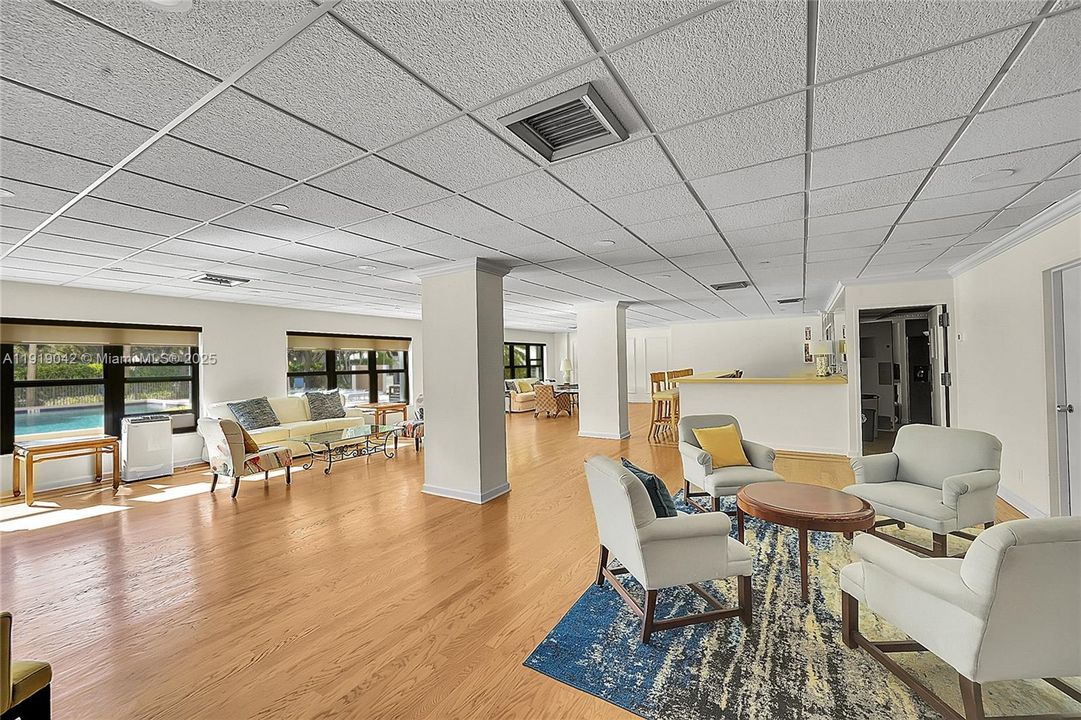 出租: $4,900 (2 贝兹, 2 浴室, 1320 平方英尺)