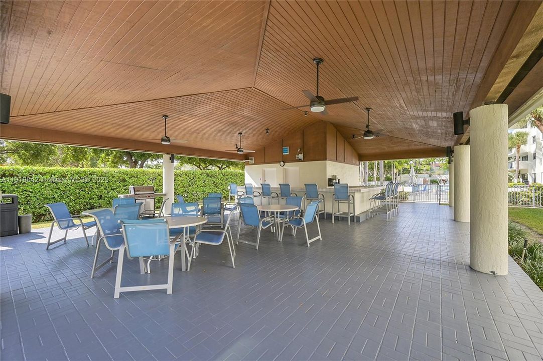 出租: $4,900 (2 贝兹, 2 浴室, 1320 平方英尺)