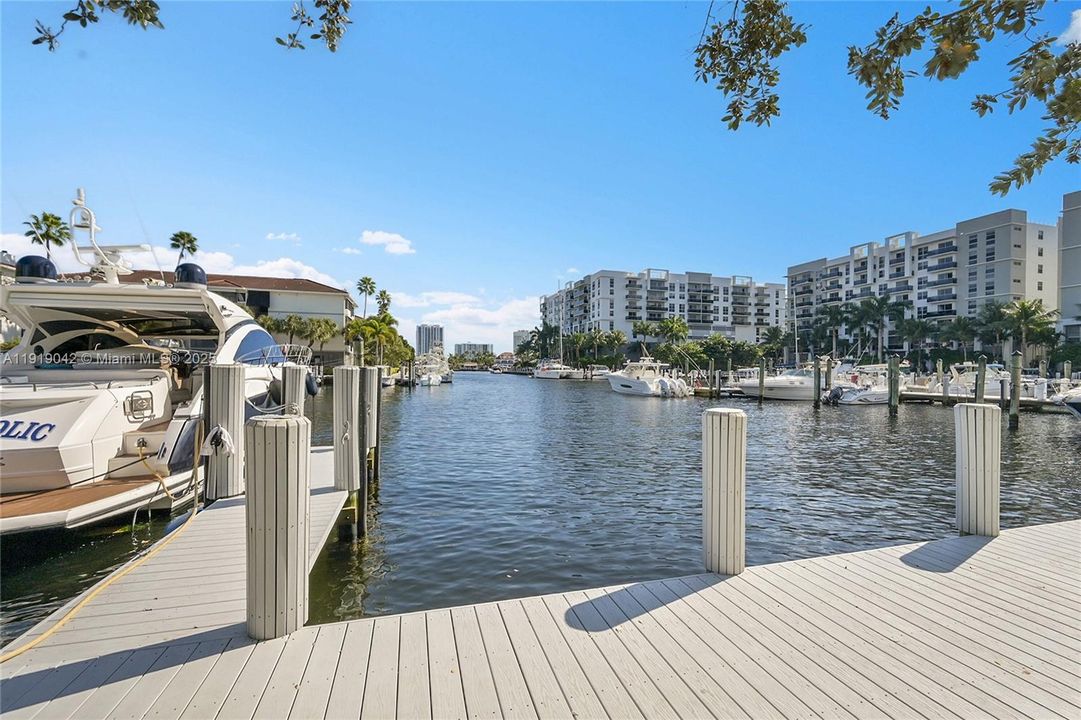 出租: $4,900 (2 贝兹, 2 浴室, 1320 平方英尺)