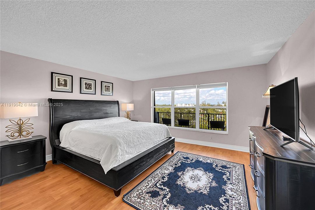 出租: $4,900 (2 贝兹, 2 浴室, 1320 平方英尺)