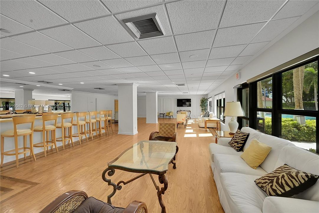 出租: $4,900 (2 贝兹, 2 浴室, 1320 平方英尺)