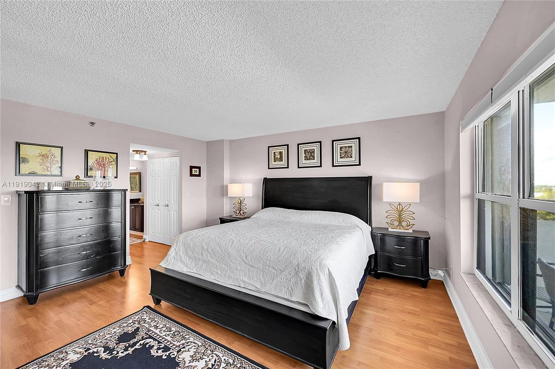 出租: $4,900 (2 贝兹, 2 浴室, 1320 平方英尺)