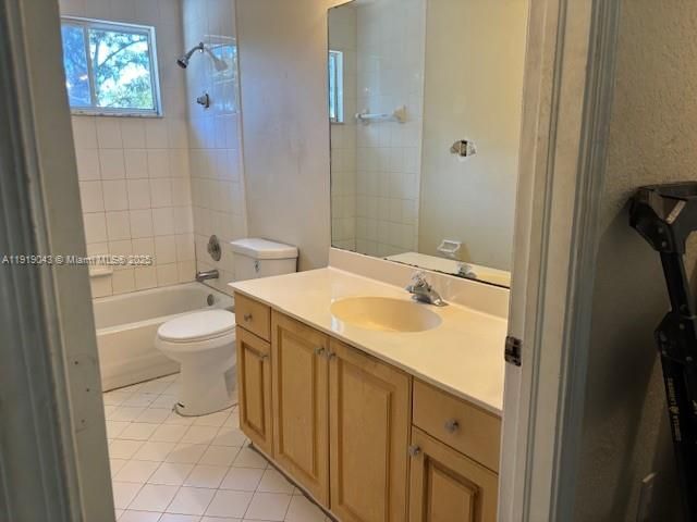 Active With Contract: $750,000 (5 beds, 4 baths, 4498 Square Feet)