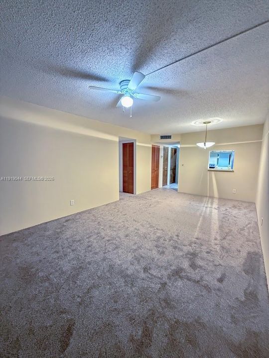 For Sale: $159,900 (1 beds, 1 baths, 653 Square Feet)