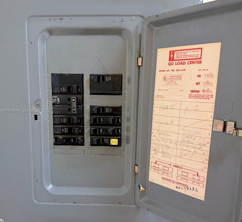 For Sale: $159,900 (1 beds, 1 baths, 653 Square Feet)