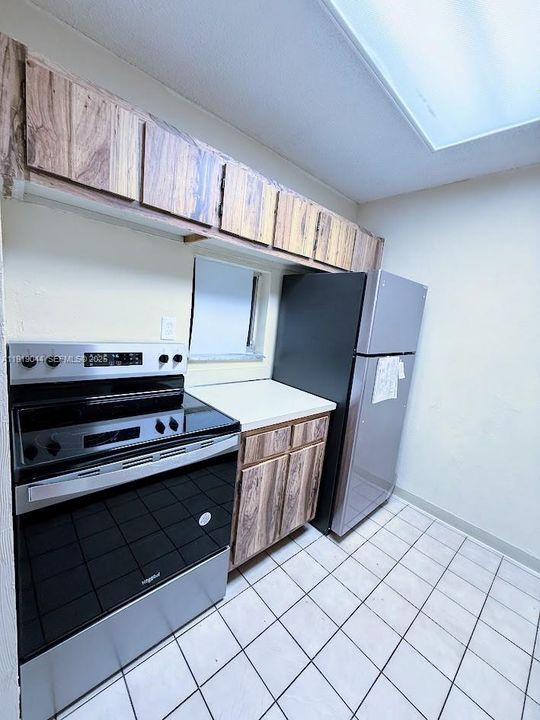 For Sale: $159,900 (1 beds, 1 baths, 653 Square Feet)