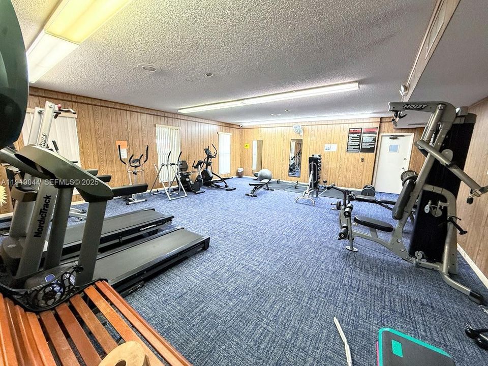 For Sale: $159,900 (1 beds, 1 baths, 653 Square Feet)