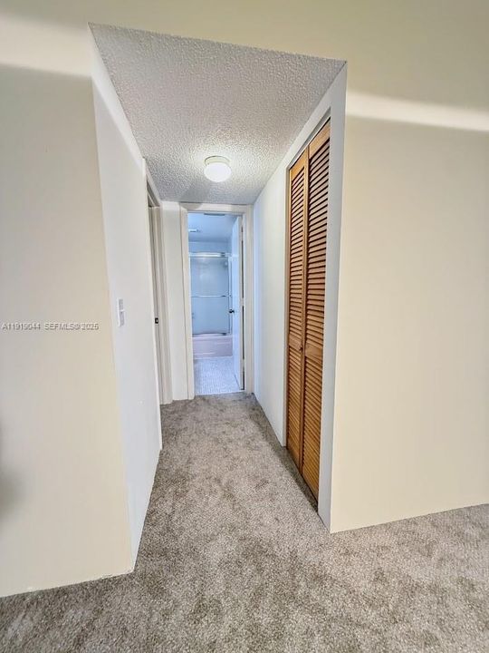 For Sale: $159,900 (1 beds, 1 baths, 653 Square Feet)