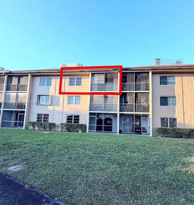 For Sale: $159,900 (1 beds, 1 baths, 653 Square Feet)