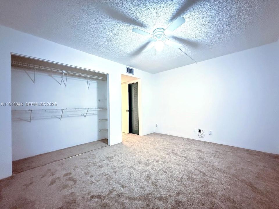 For Sale: $159,900 (1 beds, 1 baths, 653 Square Feet)