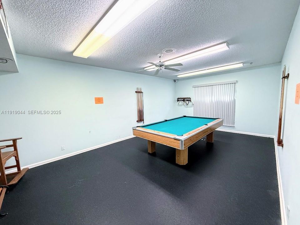 For Sale: $159,900 (1 beds, 1 baths, 653 Square Feet)