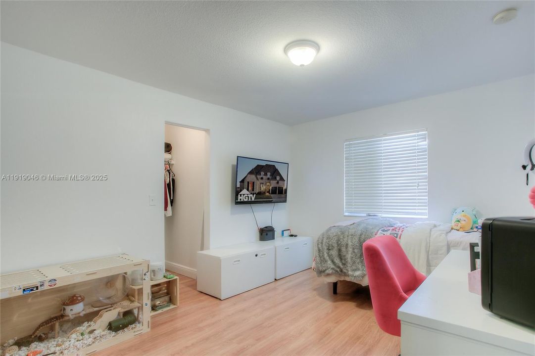 En Venta: $670,000 (5 camas, 3 baños, 2534 Pies cuadrados)